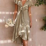 Elegante abito midi in raso con scollo a V profondo da donna maniche a farfalla e gonna asimmetrica fluida