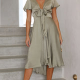 Elegante abito midi in raso con scollo a V profondo da donna maniche a farfalla e gonna asimmetrica fluida