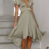 Elegante abito midi in raso con scollo a V profondo da donna maniche a farfalla e gonna asimmetrica fluida