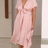 Elegante abito midi in raso con scollo a V profondo da donna maniche a farfalla e gonna asimmetrica fluida