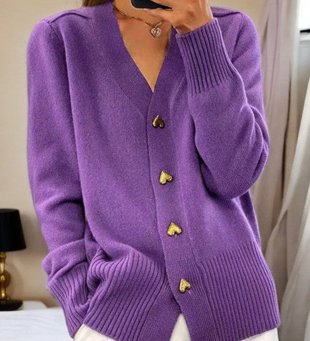 Cardigan in maglia da donna con bottoni a forma di cuore – elegante strato con scollo a V per uno stile quotidiano