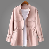 Cappotto impermeabile con bottoni da donna: eleganza e protezione quotidiana