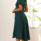 Elegante abito midi in raso con scollo a V profondo da donna maniche a farfalla e gonna asimmetrica fluida