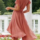 Elegante abito midi in raso con scollo a V profondo da donna maniche a farfalla e gonna asimmetrica fluida