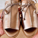 Laura™ | Sandalo basso in pelle metallizzata