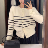 Cardigan da donna in maglia a righe con collo rotondo – Uno stile comodo e casual da indossare ogni giorno