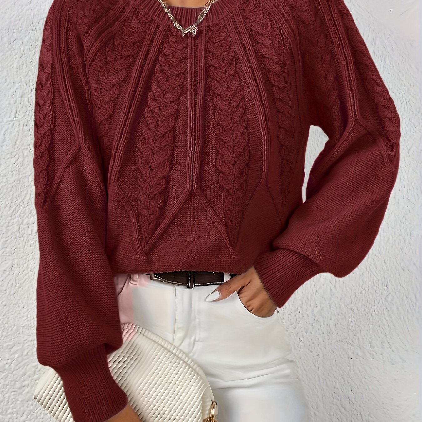 Maglione da donna con maniche voluminose e trama a trecce
