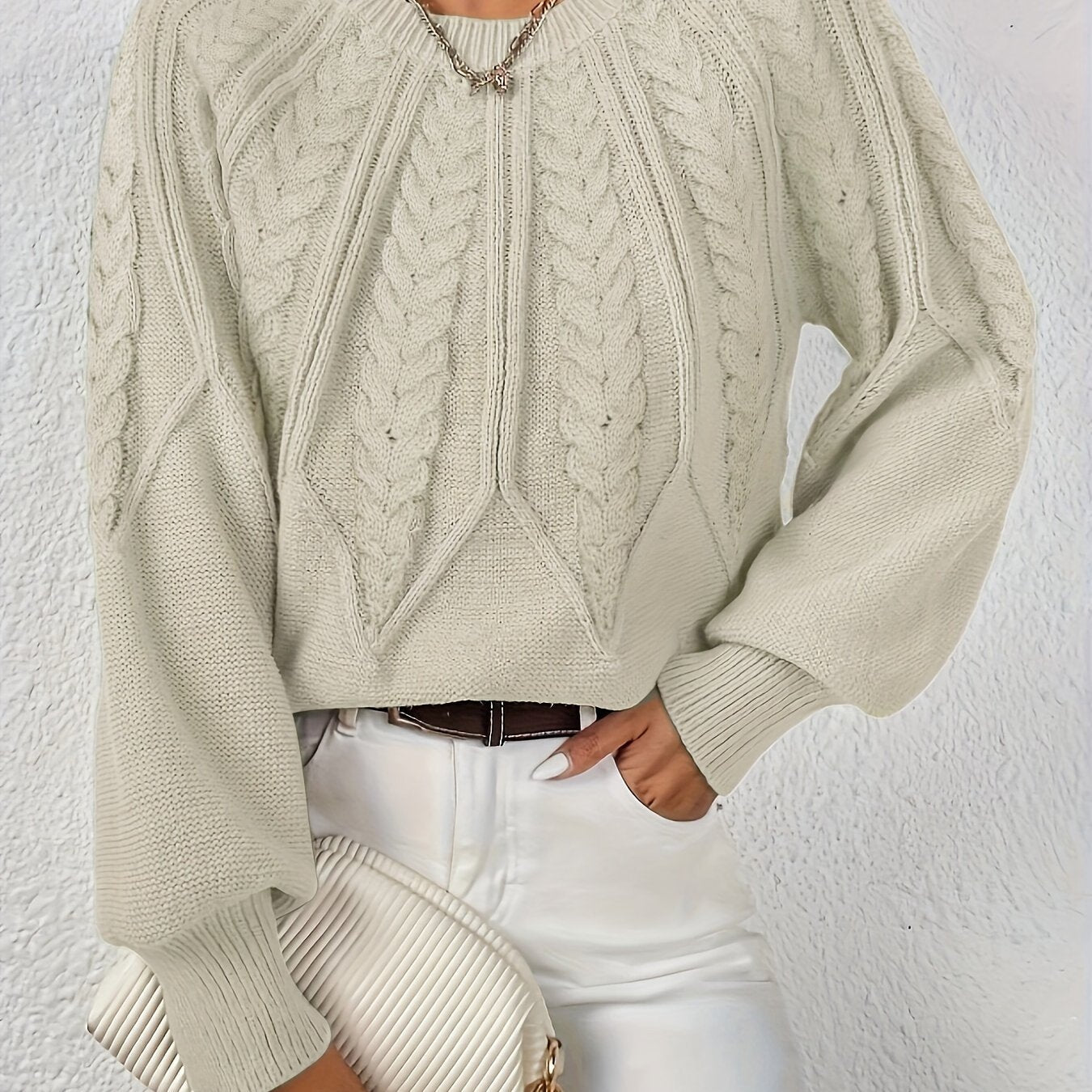 Maglione da donna con maniche voluminose e trama a trecce
