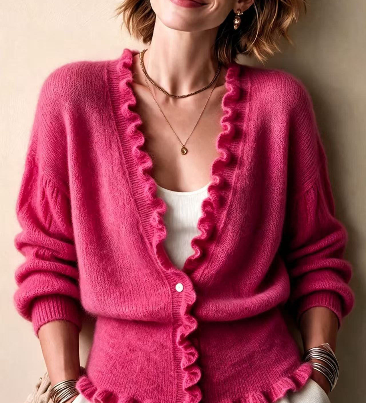 Cardigan donna con scollo a V e orlo volant - Morbido e femminile