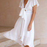 Elegante abito midi in raso con scollo a V profondo da donna maniche a farfalla e gonna asimmetrica fluida