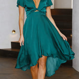 Elegante abito midi in raso con scollo a V profondo da donna maniche a farfalla e gonna asimmetrica fluida