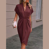 Abito midi avvolgente da donna con cintura annodata ed elegante spacco