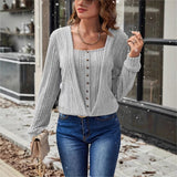 Donna - Cardigan con profondo scollo a V - Dettagli con bottoni