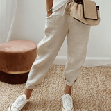 Pantaloni classici da donna in lino leggero e aderente