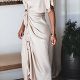 Maxi abito da donna, sofisticato ed elegante, con chiusura a bottoni
