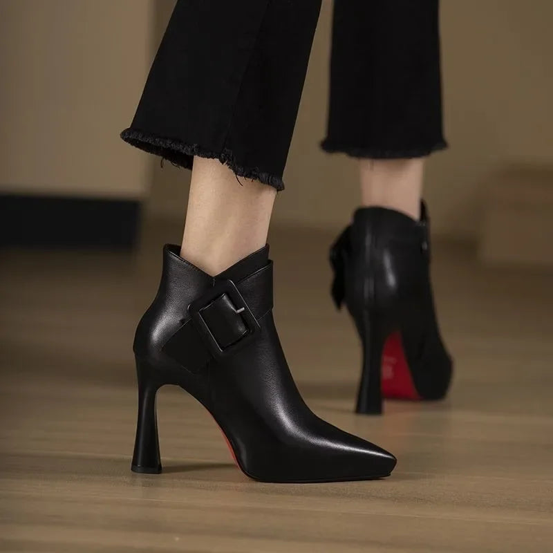 Eleonora™ | Stivaletto con fibbia e tacco scolpito