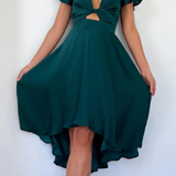 Elegante abito midi in raso con scollo a V profondo da donna maniche a farfalla e gonna asimmetrica fluida